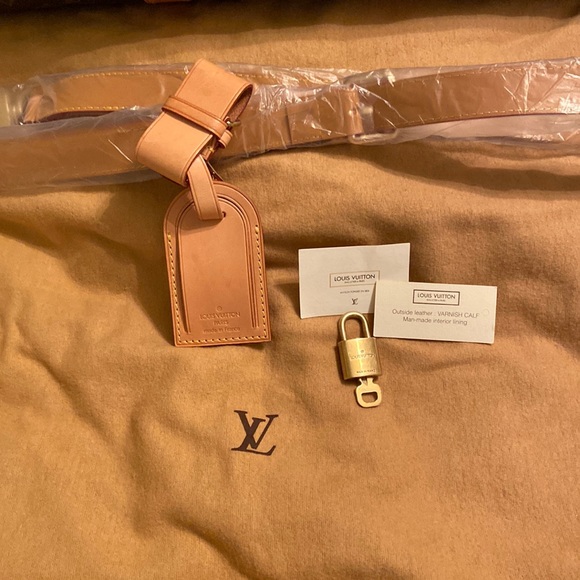 LV MONOGRAM KEEPALL 50 w/ dust bag, luggage tab, lock and… - Picture 3 of 11